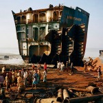 Desguace de barcos. Chittagong, Bangladesh. Edward Burtinsky, 2001