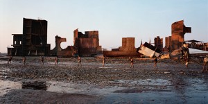 Desguace de barcos. Chittagong, Bangladesh. Edward Burtinsky, 2001
