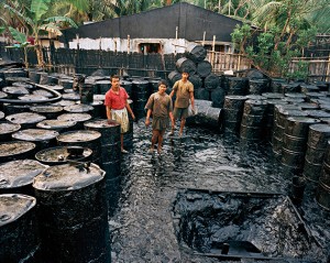 Desguace de barcos. Chittagong, Bangladesh. Edward Burtinsky, 2001